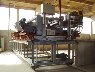 有机肥翻料机械二